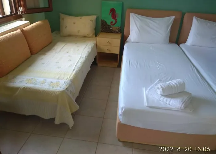 Roula Rooms