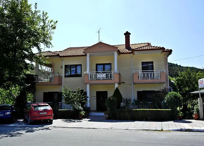 Roula Rooms